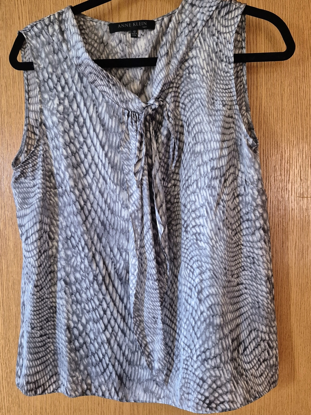 Vintage Anne Klein Gray Patterned Sleeveless Tie-Front Camisole